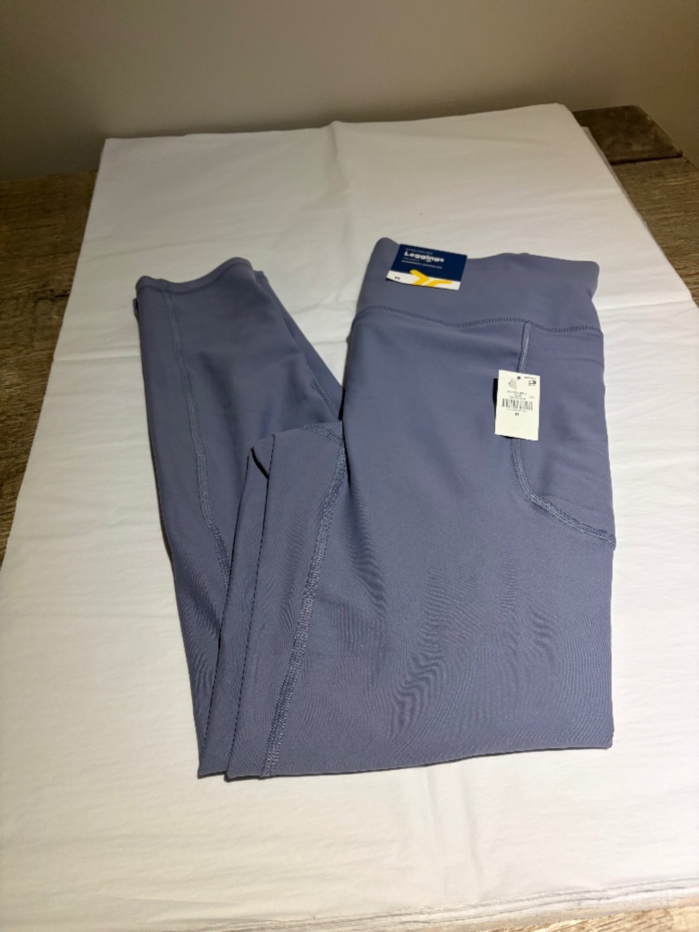 Old Navy Extra-high Waisted, power-soft boundless 7/8 pocket leggings, Size M